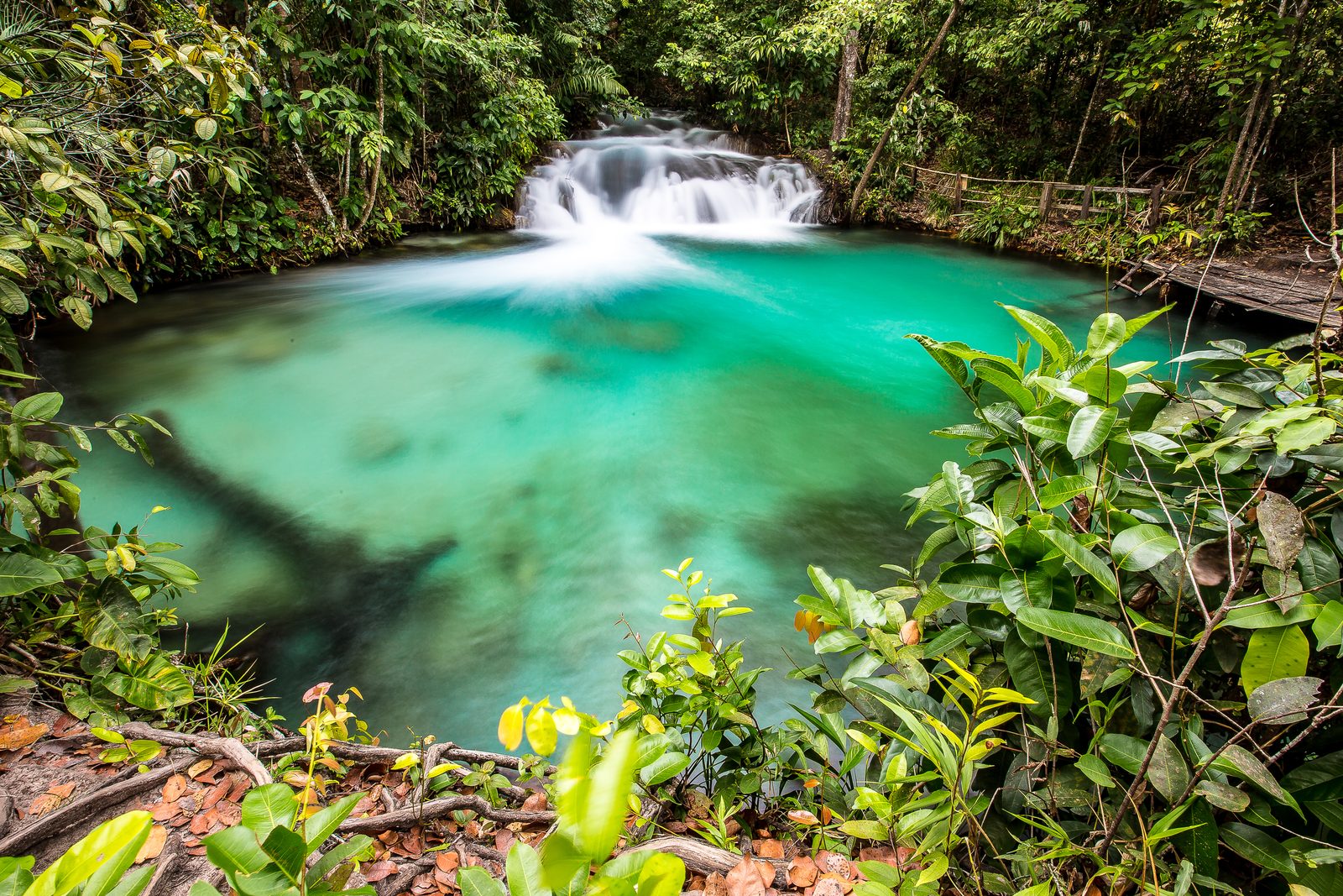 Turquoise pool below Cachoeira do Formiga